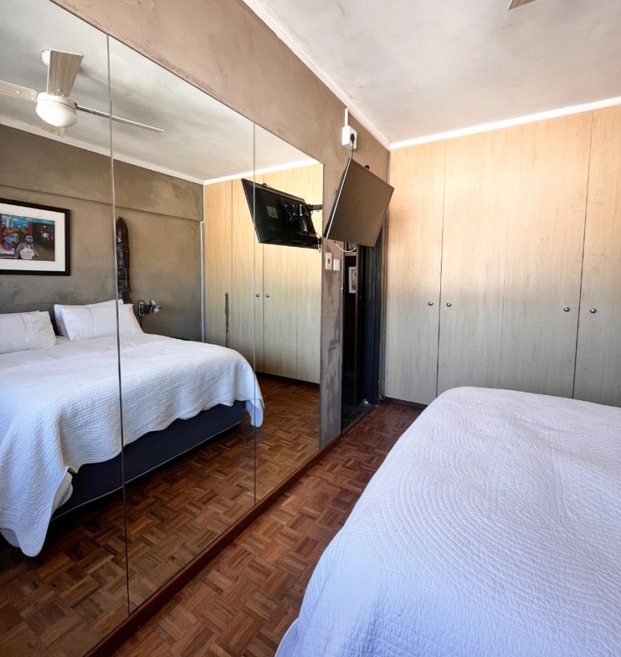 1 Bedroom Property for Sale in Sea Point Western Cape